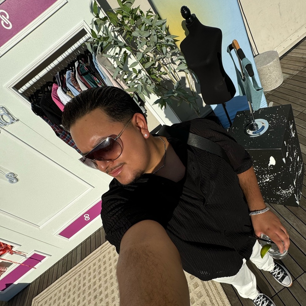 Meet your Posher, Carlo